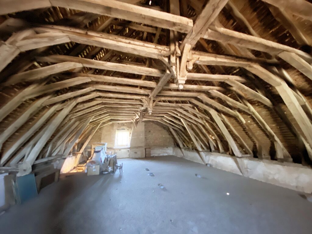 Charpente ancienne ferme de caractère Nièvre