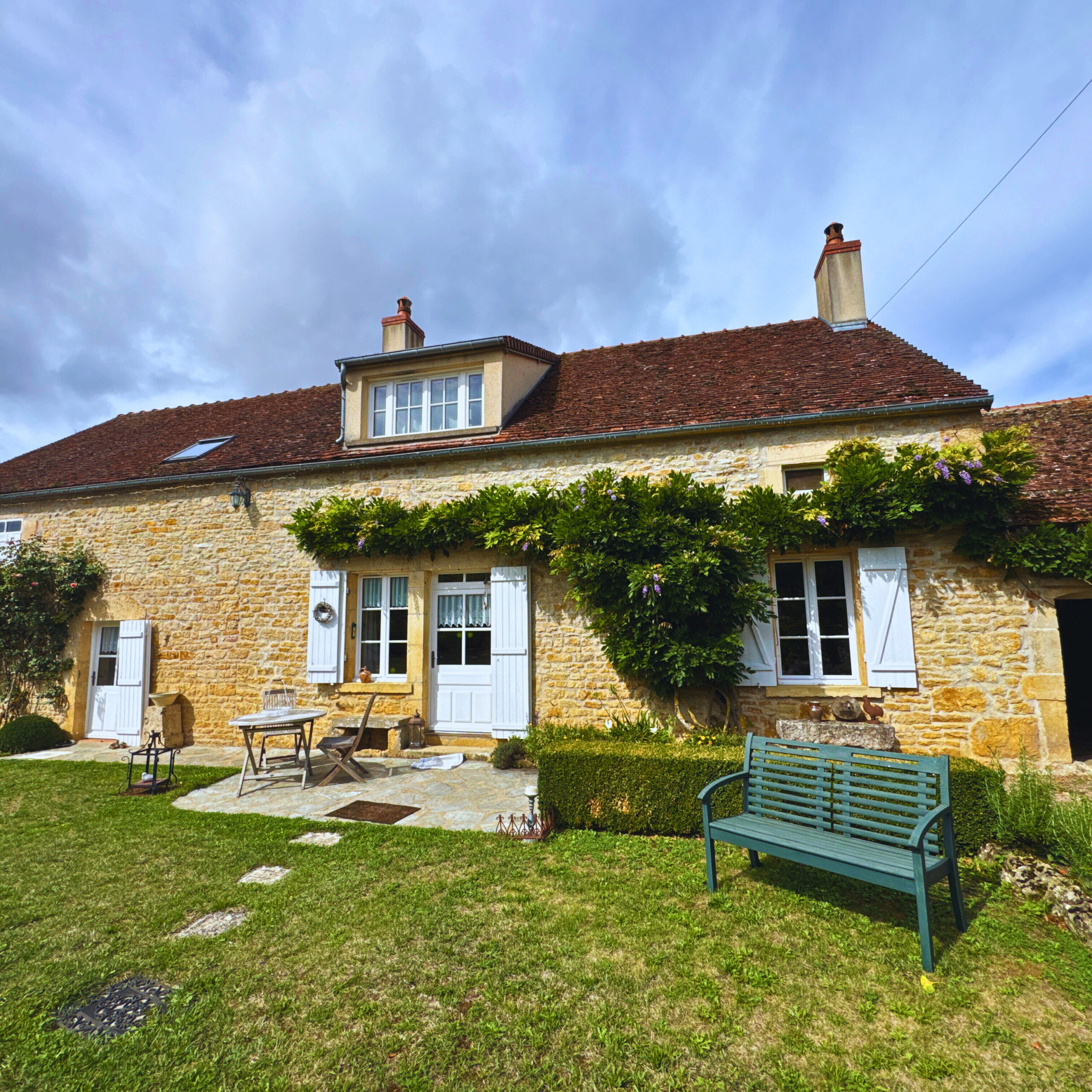 Maison de caractère rénovée avec jardin à Authiou dans la Nièvre